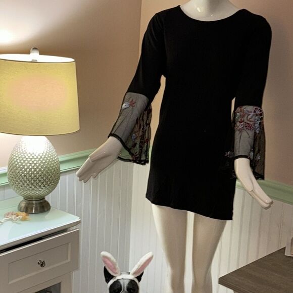 MERISKYE top  with sheer floral sleeve - Picture 8 of 8